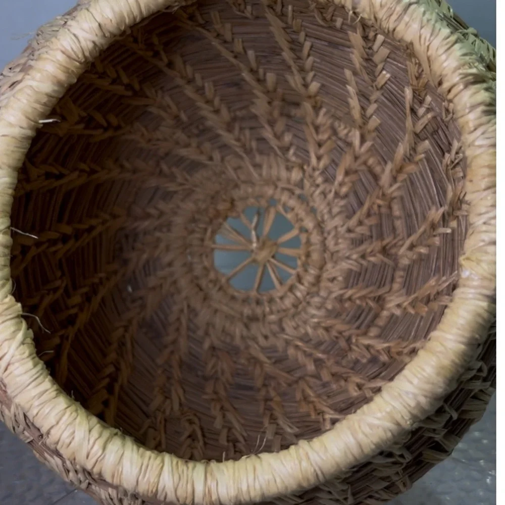 Papago Tohono O’odham Hand-Woven Basket Beargrass, Yucca & Devil’s Claw signed